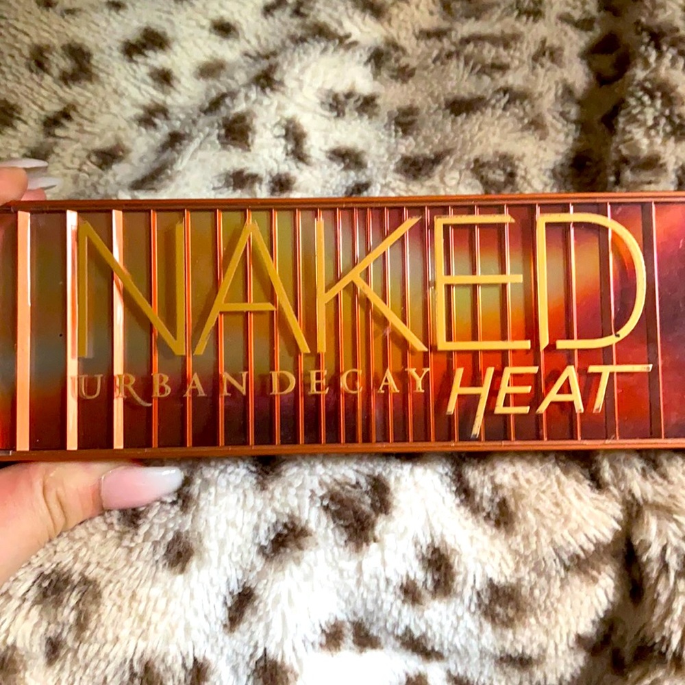 Urban Decay Naked Heat eyeshadow palette